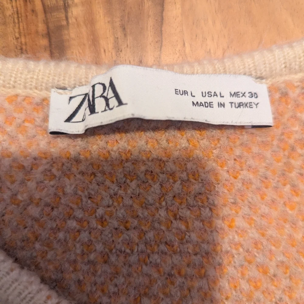 Zara Flower Sweater/Cardigan - Picture 2 of 7